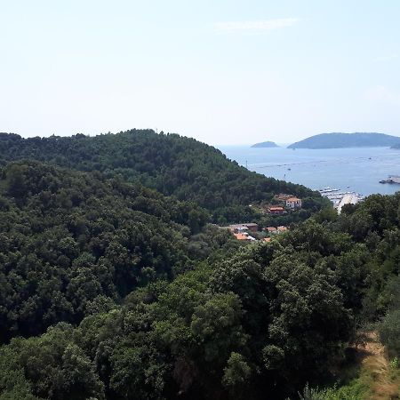 Casa Vacanze P&G. Colline, Mare, Relax La Spezia Bagian luar foto