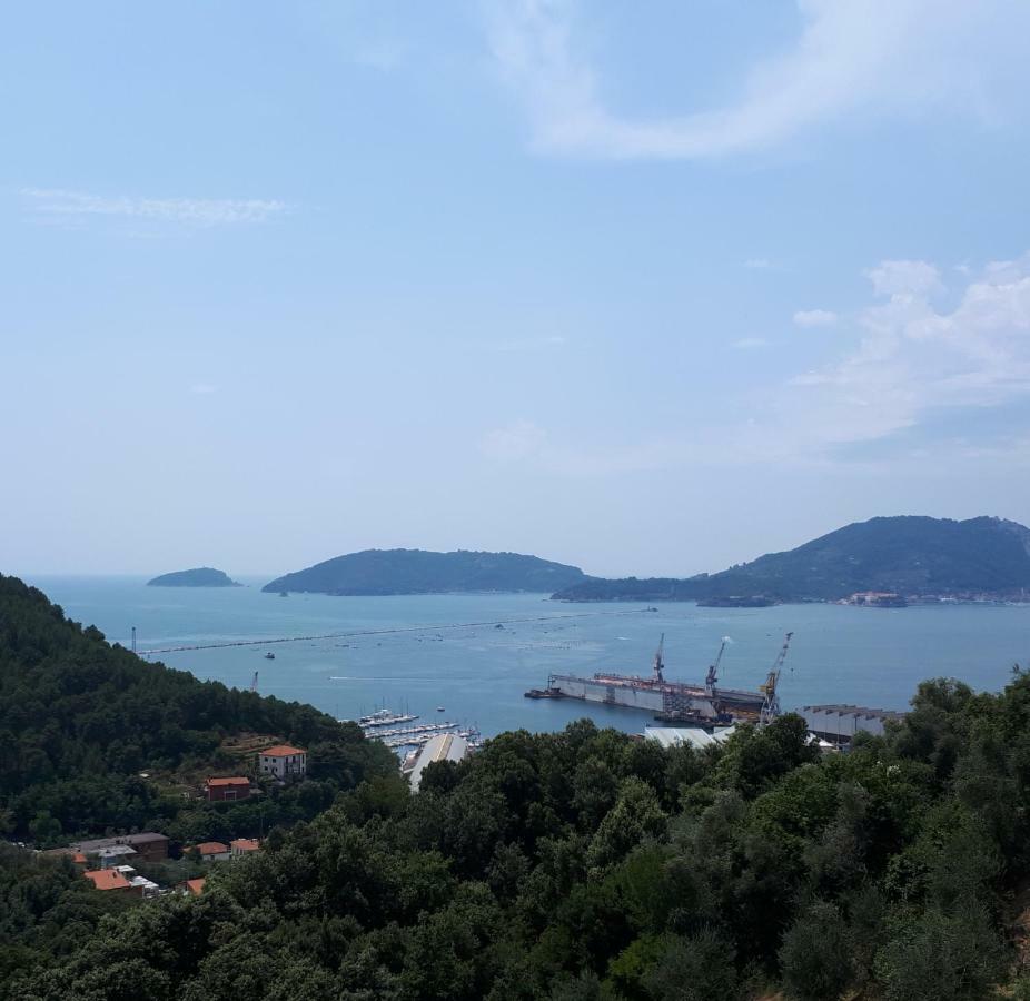 Casa Vacanze P&G. Colline, Mare, Relax La Spezia Bagian luar foto