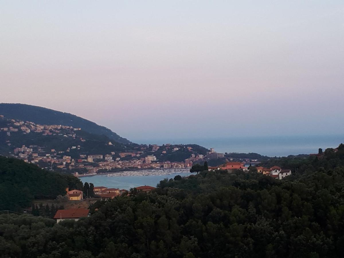 Casa Vacanze P&G. Colline, Mare, Relax La Spezia Bagian luar foto